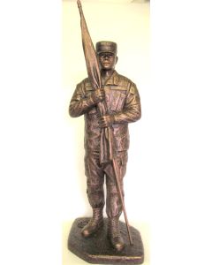 18~~~ COMMAND SERGEANT IN CAP STATUE